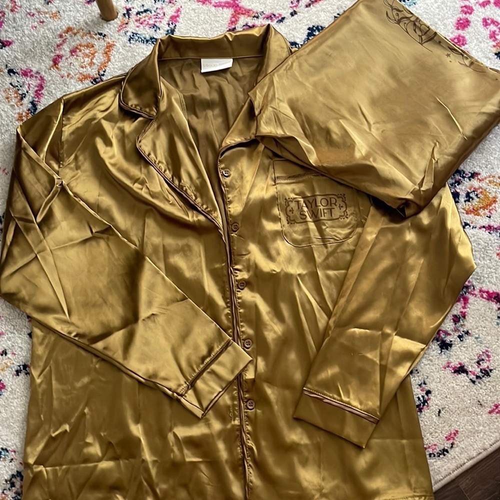 Taylor Swift fearless satin pj set